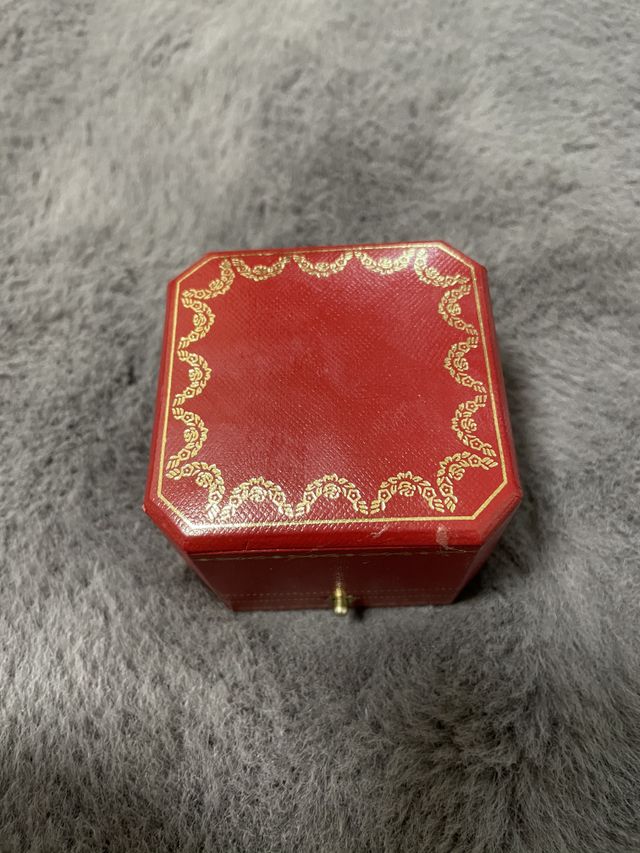 Cartierといえばレッドボックス。