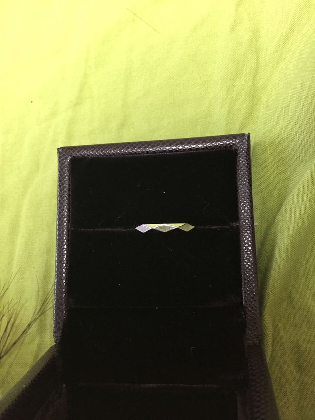 結婚指輪です。ブシュロンのファセット。地金はプラチナです。