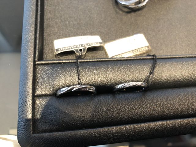 左がメンズ
ペアではありませんが、そう見えるものを選択