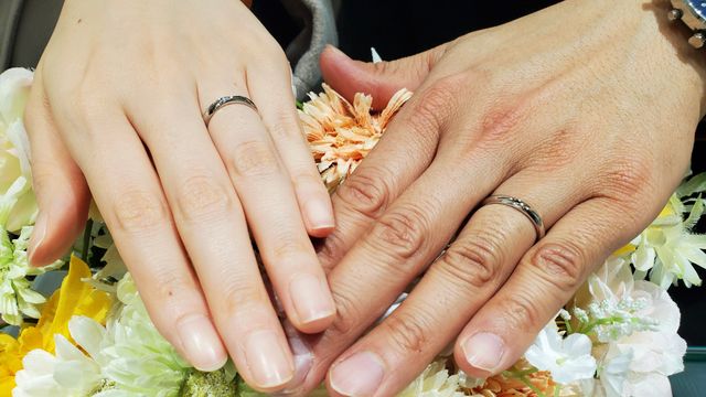 ワンポイントのダイヤですがデザインによってとても輝いて見える