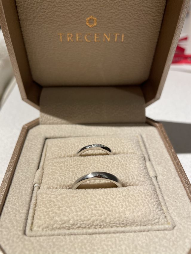 ダイヤモンドの一粒をピンクダイヤに変更、メンズはマット加工