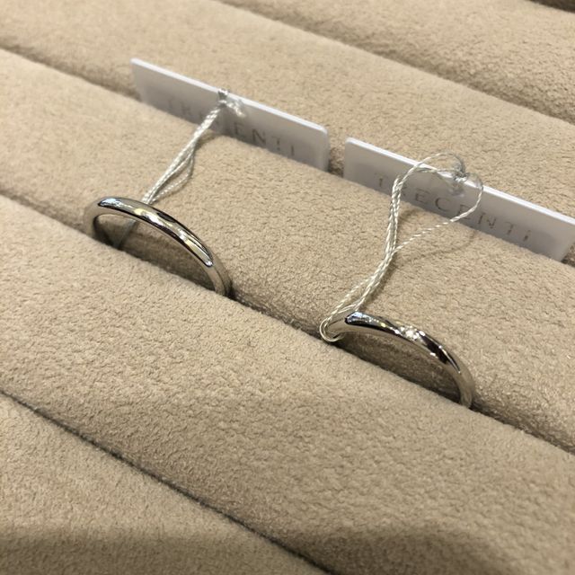 一粒ダイヤタイプでシンプルなもの