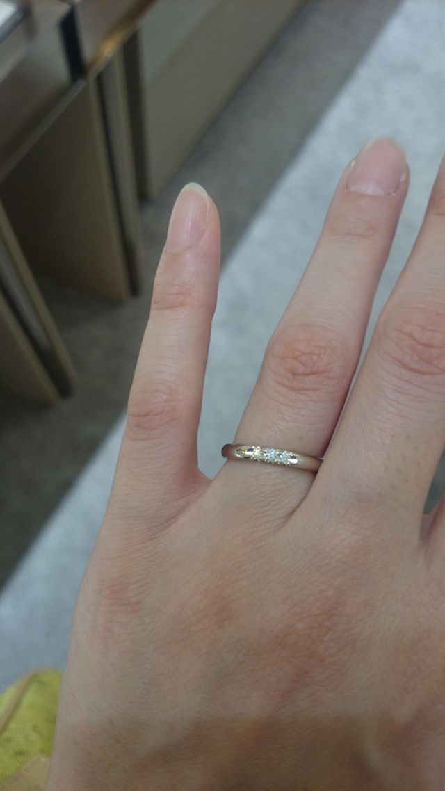 ダイヤ3石、ラウンドタイプ