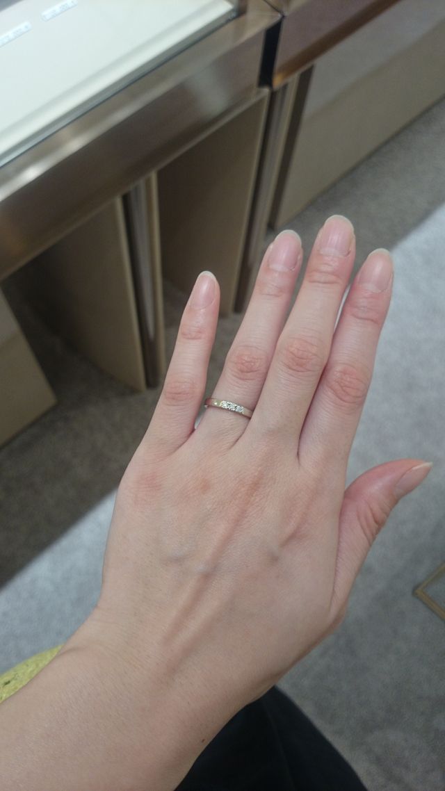 ダイヤ3石、スクエアタイプ