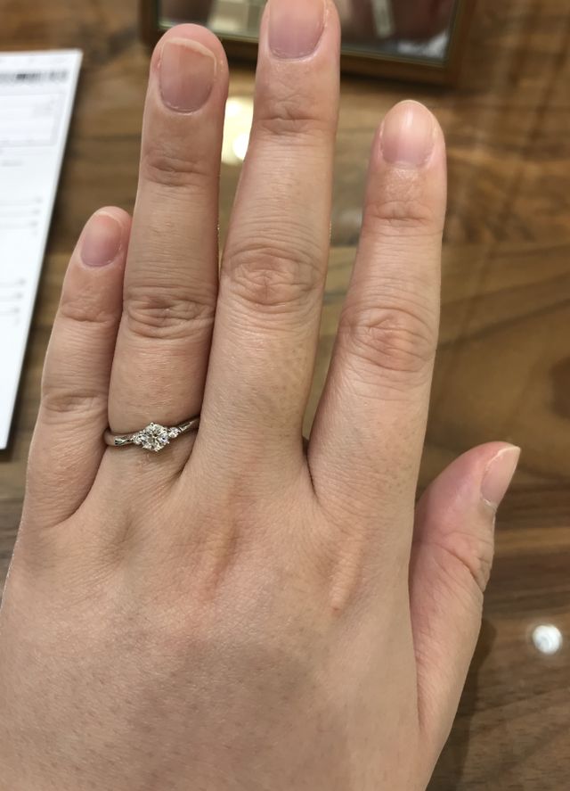 ダイヤの輝きが綺麗です。