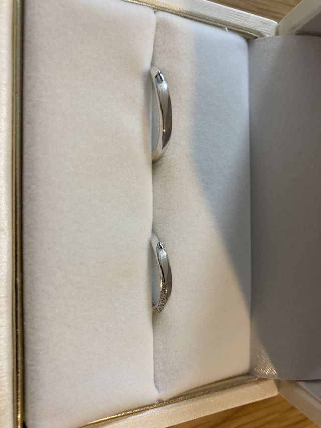 シンプルかつ人気のデザインを購入しました。