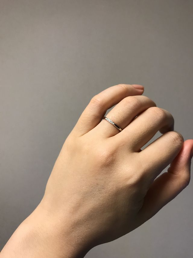 結婚指輪のみ。8角形だけどつけ心地は滑らかです。