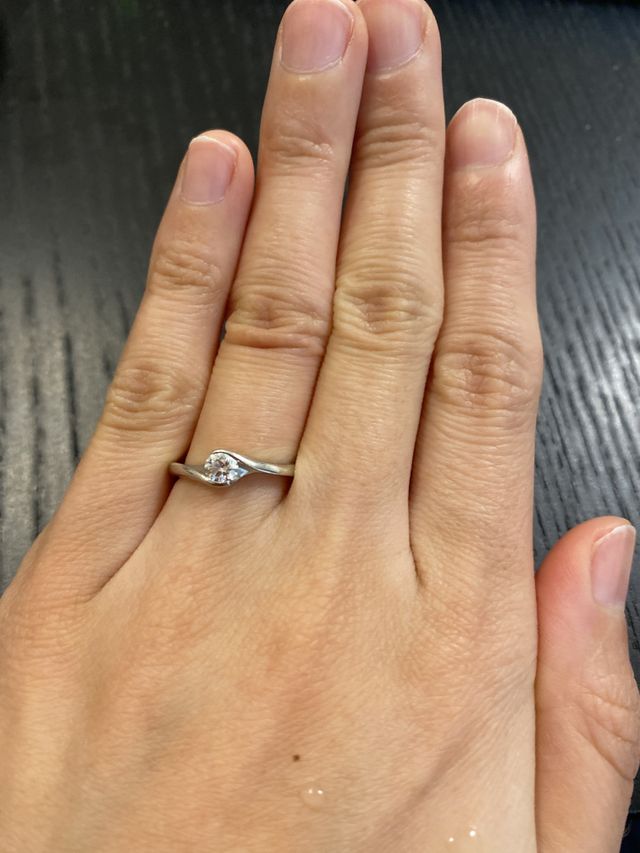 存在感のあるダイヤモンドがたまらない！キラキラと光ります。