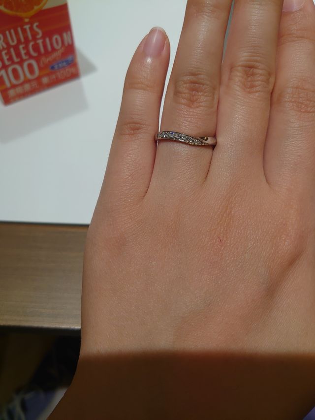 バランスのいいねじれデザイン
程よいボリューム感