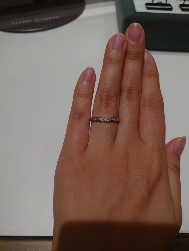 絶妙なV字のハーフエタニティ
直感でしっくりきた