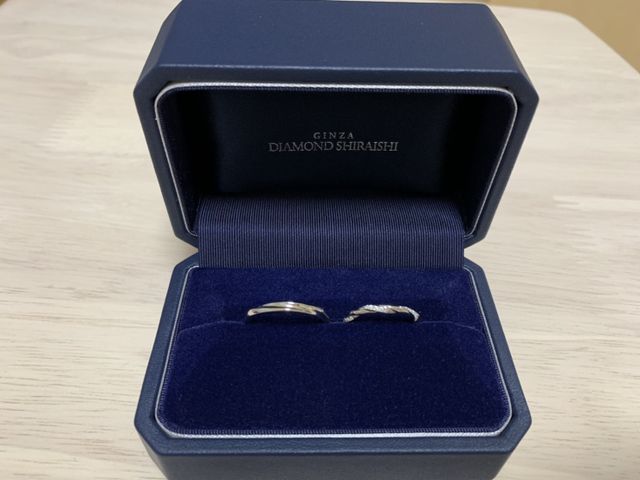 2人でデザインが異なりますが２つともウェーブ入り