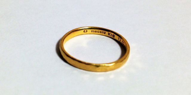 わかりずらいですが細かい模様が入っています。