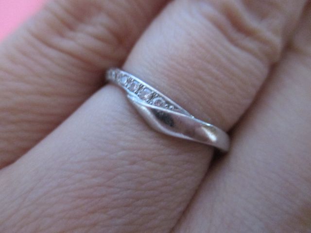 緩やかなVラインのデザイン