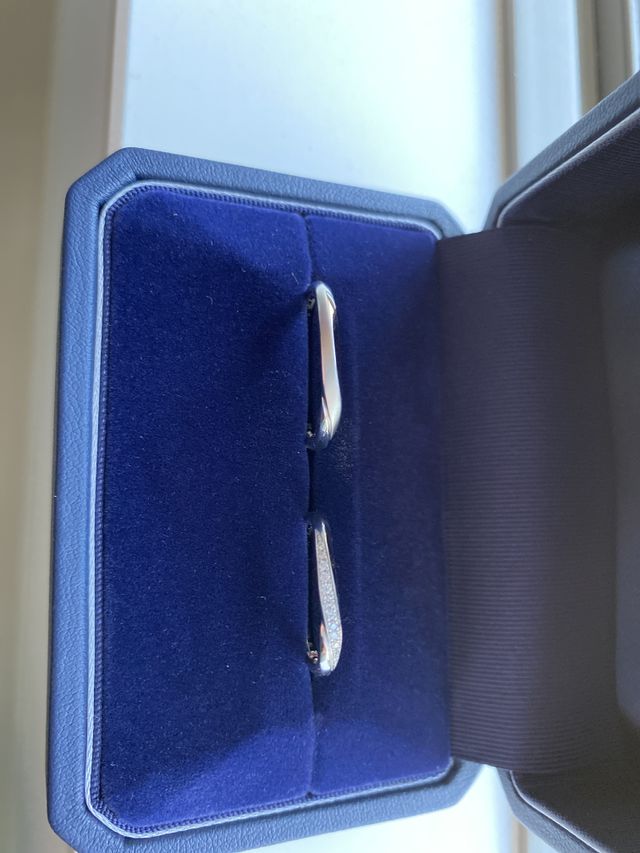 表面マット加工
内側にはお互いのイニシャルと記念日を刻印