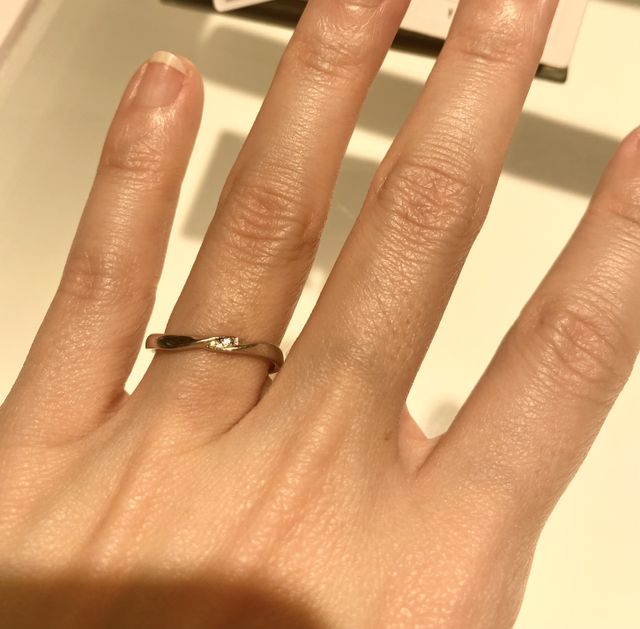 S字タイプのかわいらしい指輪です。