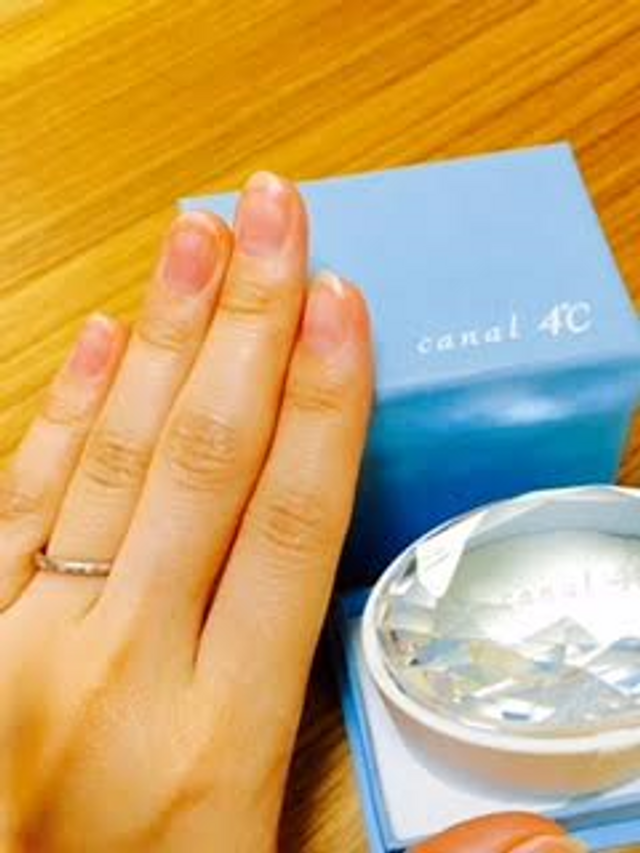 石が等間隔で５つ並んでいるデザイン(^^