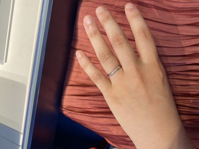 スターリー。
どの角度から見てもメレダイヤが見えて綺麗です。