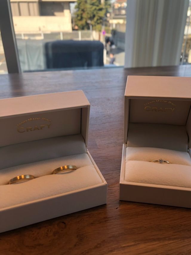 シンプルクラシックなボックス。指輪はゴールドで揃えました。