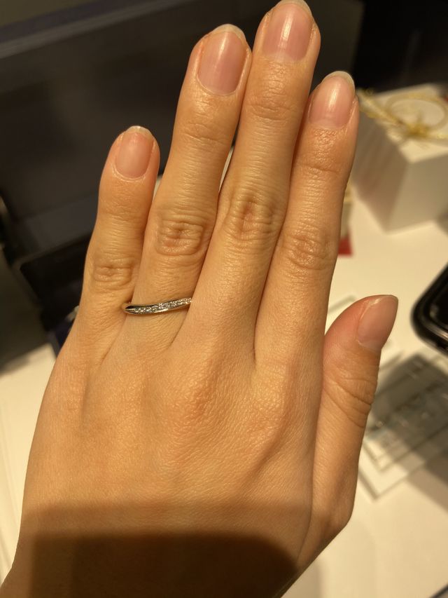 ダイヤの輝きが特徴的