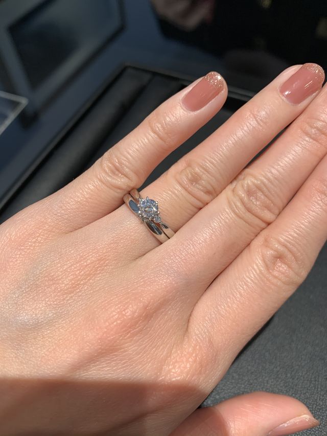 ダイヤモンドが引き立つデザインで、とても存在感がありました。