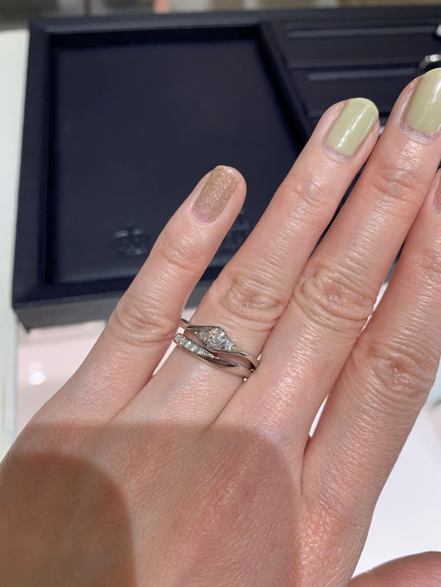 ダイヤモンドの白い輝きがとても美しかったです。