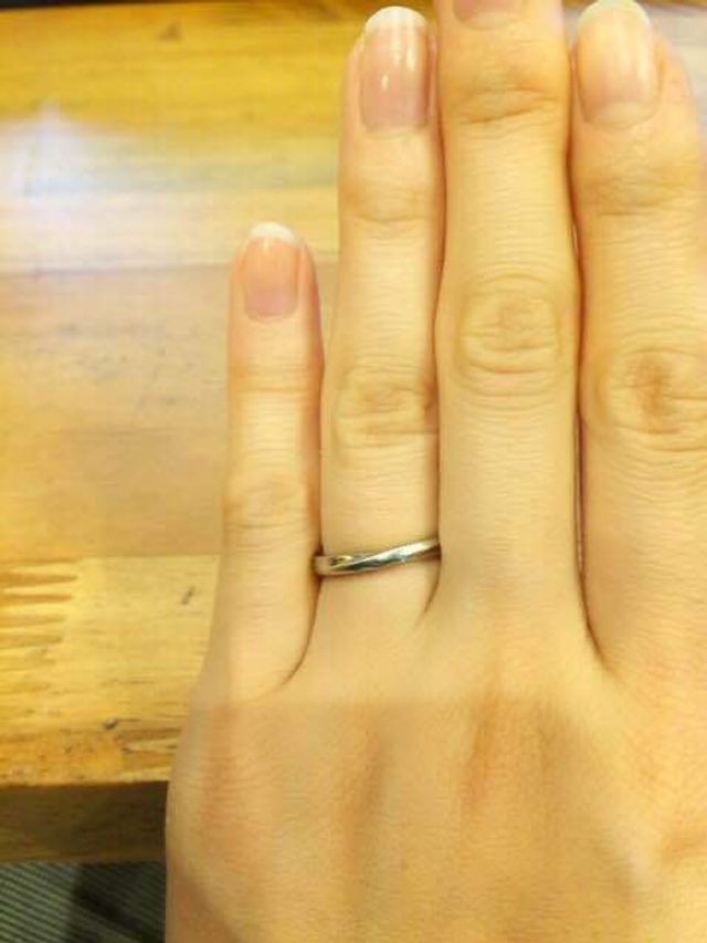 前でクロスしている、柔らかい雰囲気のものを選びました！