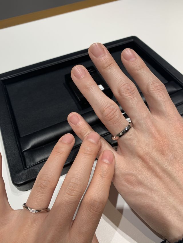 結婚指輪の試着をさせて頂きました。