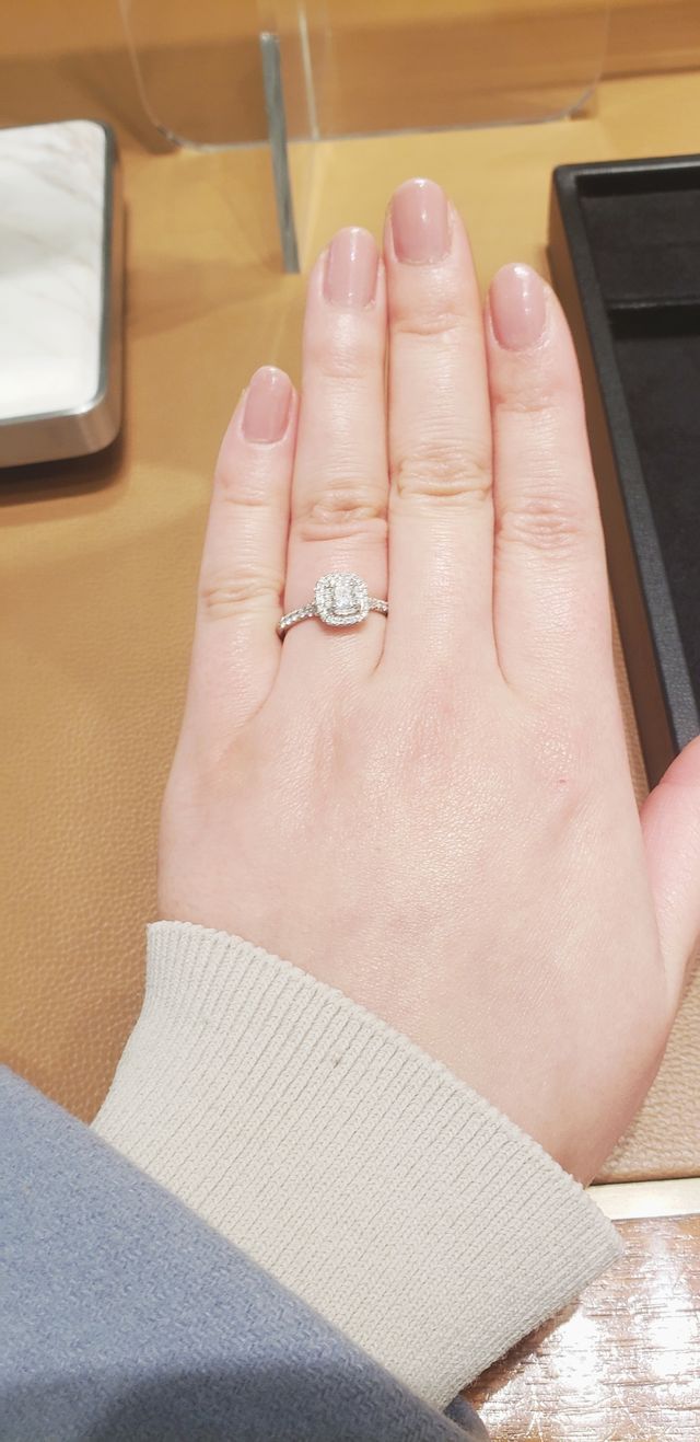 ソレストクッションカットダブルハローエンゲージメントリング