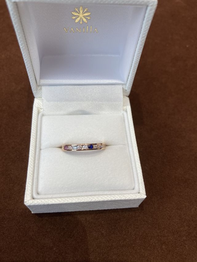 誕生石も入れることが可能なので良かったです。