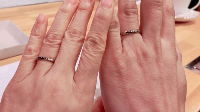 2人でホワイトゴールドが気に入ってペアで作成しました