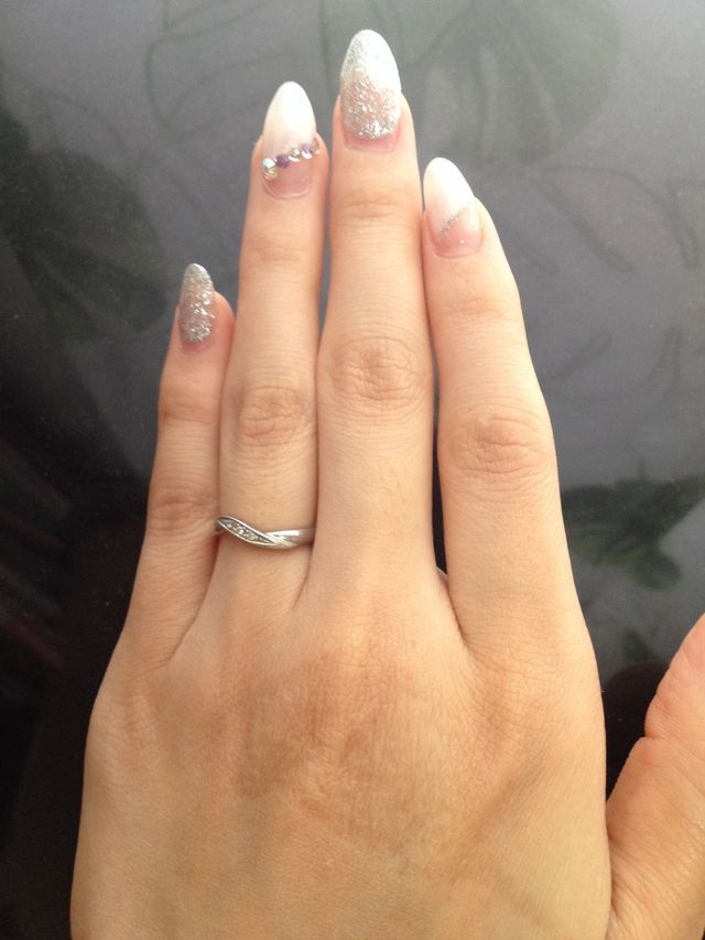 飽きのこないデザイン、華やかなウェーブラインに一目惚れ