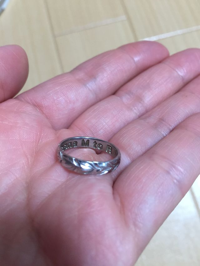 中にイニシャルと言葉