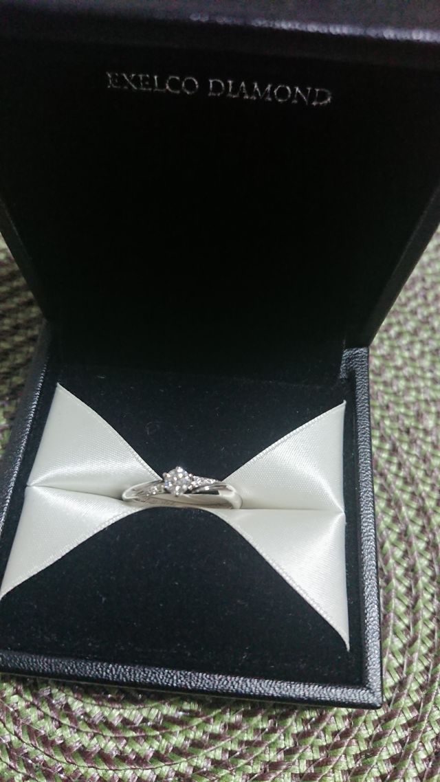 高級感ある黒のボックスに入ってます。リボンがかわいい。