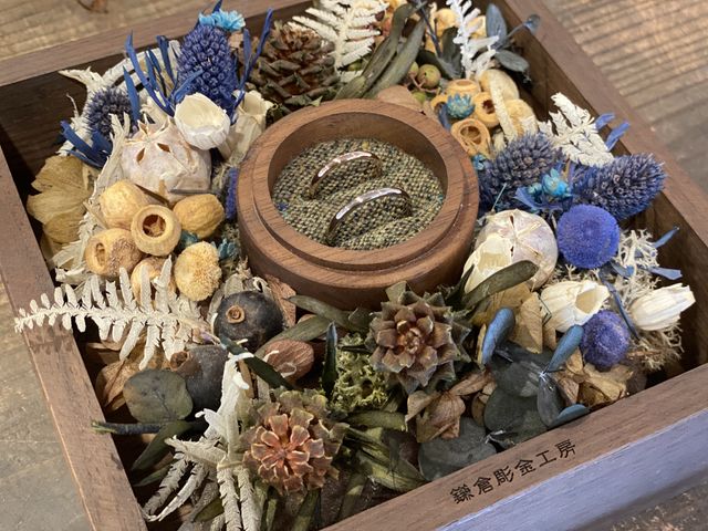 まだダイヤが入ってないですが、作り終わった後の指輪です！
