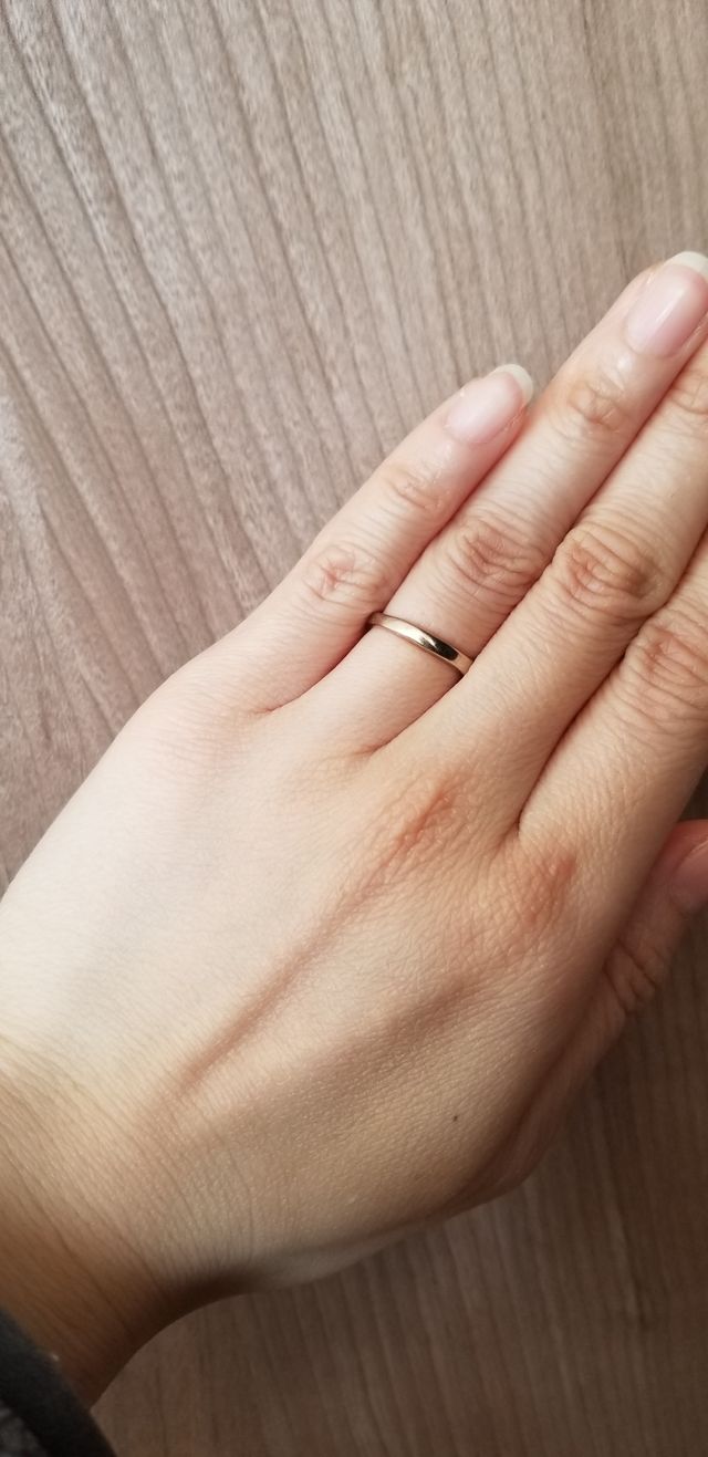 手にしっくりくるリングです。