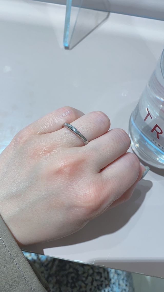 サイドがダイヤの人と被らなそうなデザインに一目惚れしました！