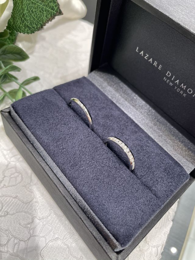 どちらも結婚指輪で、右が女性、左が男性として購入しました！