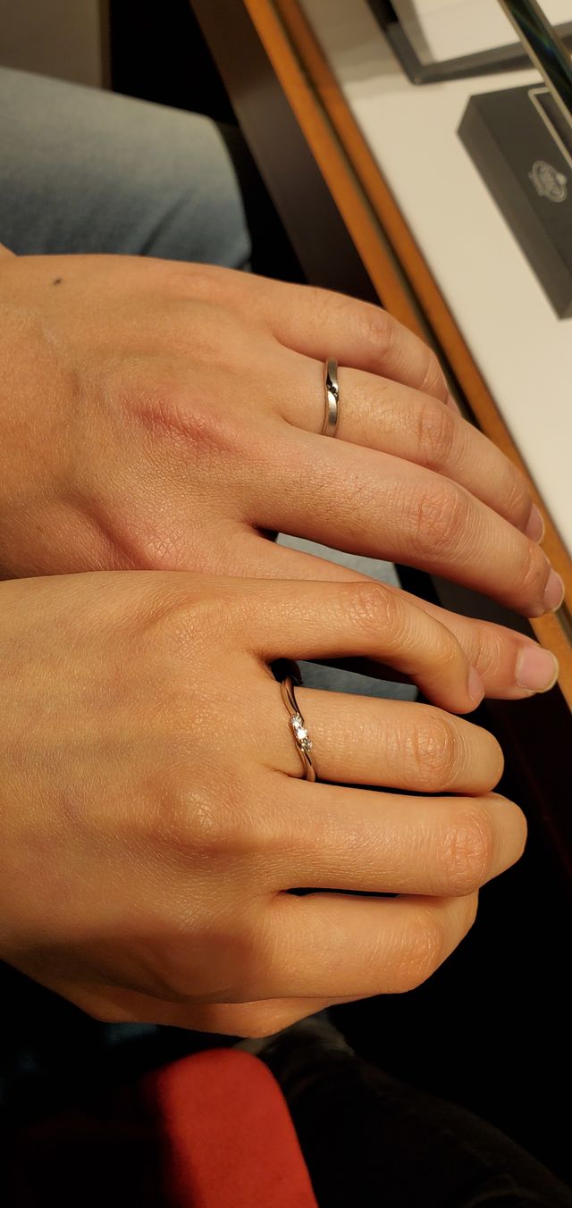 クレア ド ルーンを2人で試着した写真です。