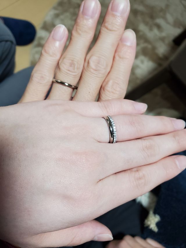 エンゲージリングにしました。すごくキラキラして大満足です。