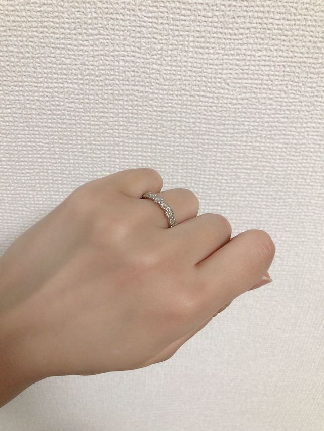 手の甲の側からみると
全面にマーガレットの
お花が並んでます