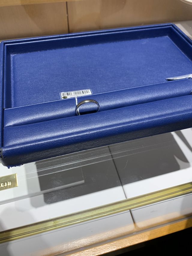 シンプルなデザインを購入しました