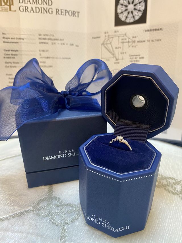 ダイヤモンド証明書付き。