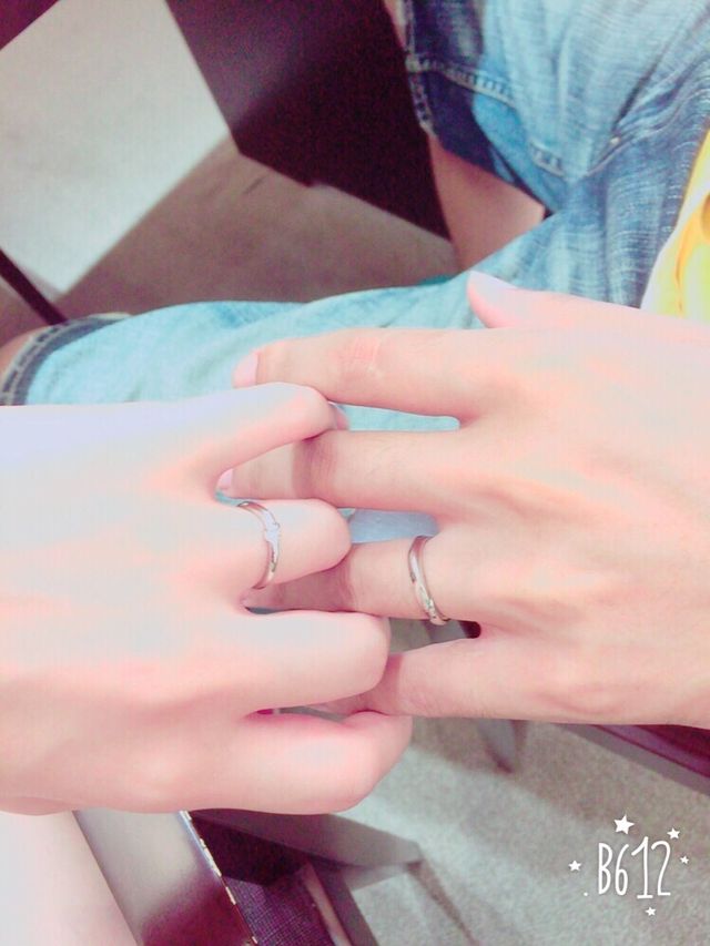 NIWAKAの結というリングのペア写真です。