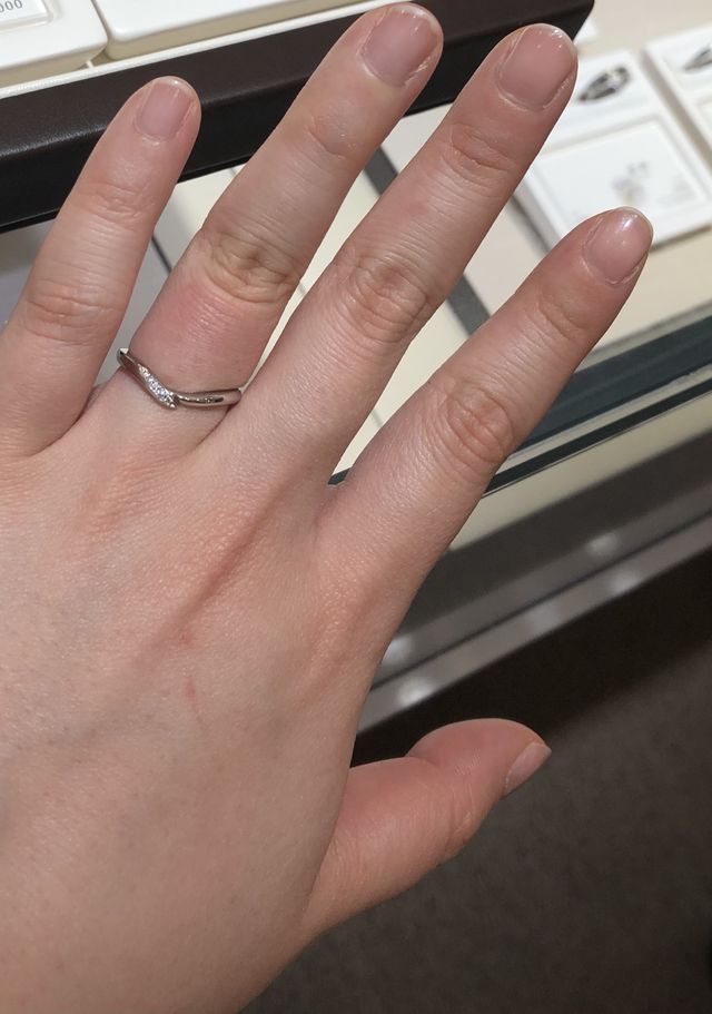 V字で指が長く見える気がします