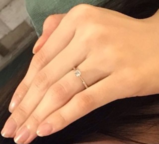 指輪ができて初めてつけた時の写真です