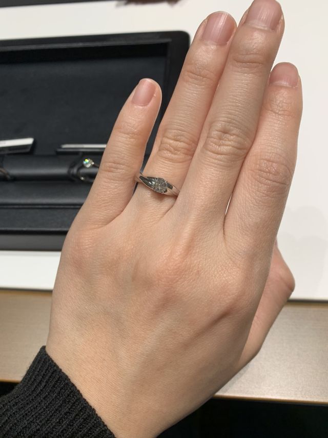 婚約指輪を試着しました。