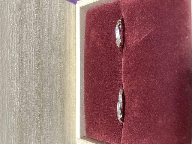 開封時の写真です。捻り石地鏡面仕上げです。