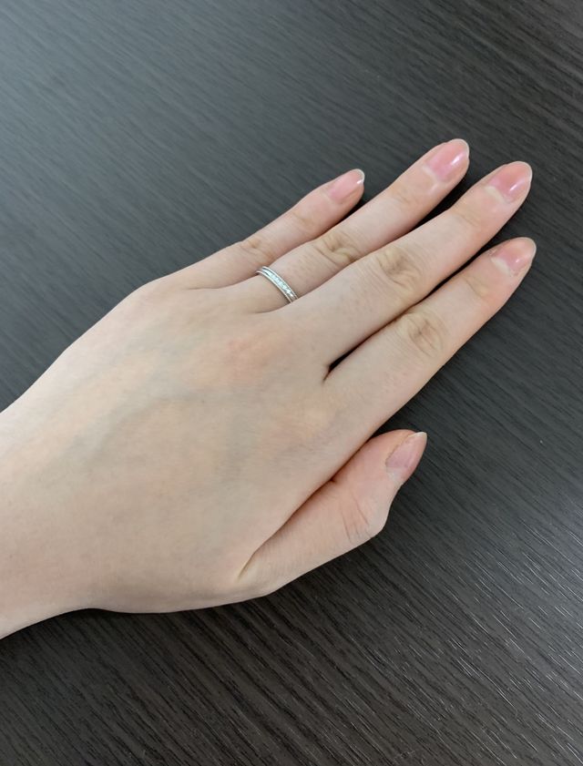 指を綺麗に見せてくれるデザインです