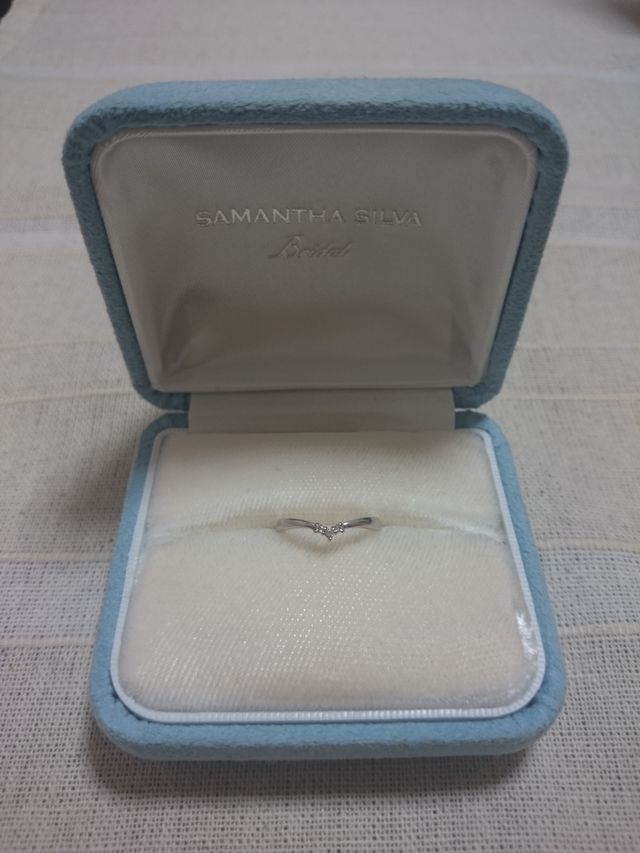 真ん中の3つのダイヤがポイントです。