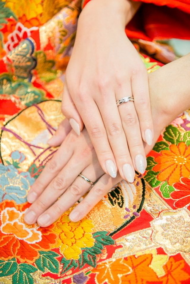 それぞれの結婚指輪を購入させて頂きました。